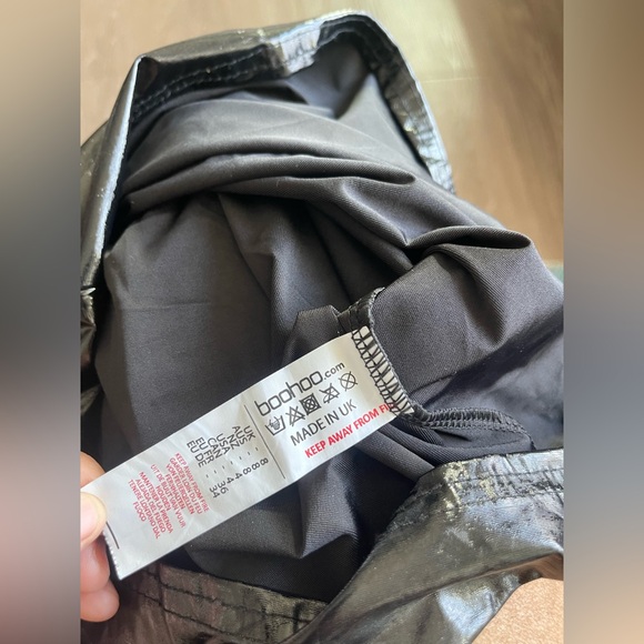 BooHoo Black Vinyl Mini Skirt - Picture 4 of 9